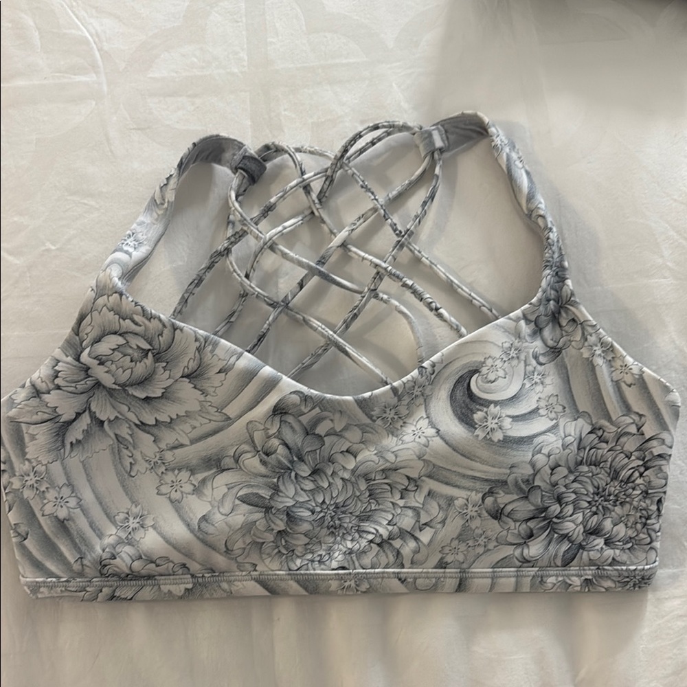 LULULEMON 6 Gray Sports Bra